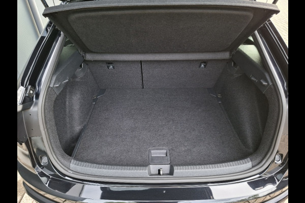 Volkswagen Taigo 1.0 TSI R-Line AUTOMAAT * 34.000KM! * Navigatiesysteem * Panoramadak*