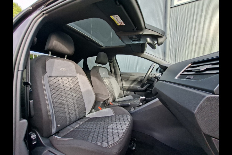 Volkswagen Taigo 1.0 TSI R-Line AUTOMAAT * 34.000KM! * Navigatiesysteem * Panoramadak*