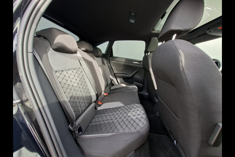 Volkswagen Taigo 1.0 TSI R-Line AUTOMAAT * 34.000KM! * Navigatiesysteem * Panoramadak*