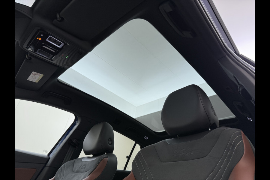 Volkswagen ID.4 82kWh 204PK Trekhaak Panoramadak SOH 90% Camera 3-Zone Ecc Adap.Cruise Matrix Led Led-a-lich dynamisch Apple Carplay Android Auto Isofix Privacy Glas Lmv 20" Led 1.000KG Trekgewicht 1e Eigenaar Origineel Nederlandse Auto
