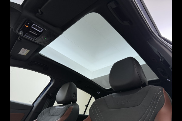 Volkswagen ID.4 82kWh 204PK Trekhaak Panoramadak SOH 90% Camera 3-Zone Ecc Adap.Cruise Matrix Led Led-a-lich dynamisch Apple Carplay Android Auto Isofix Privacy Glas Lmv 20" Led 1.000KG Trekgewicht 1e Eigenaar Origineel Nederlandse Auto