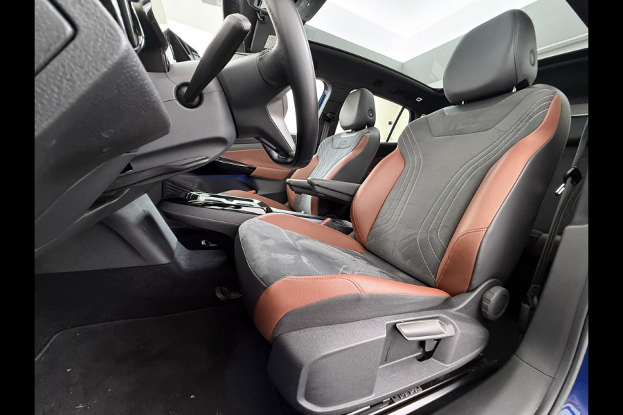 Volkswagen ID.4 82kWh 204PK Trekhaak Panoramadak SOH 90% Camera 3-Zone Ecc Adap.Cruise Matrix Led Led-a-lich dynamisch Apple Carplay Android Auto Isofix Privacy Glas Lmv 20" Led 1.000KG Trekgewicht 1e Eigenaar Origineel Nederlandse Auto