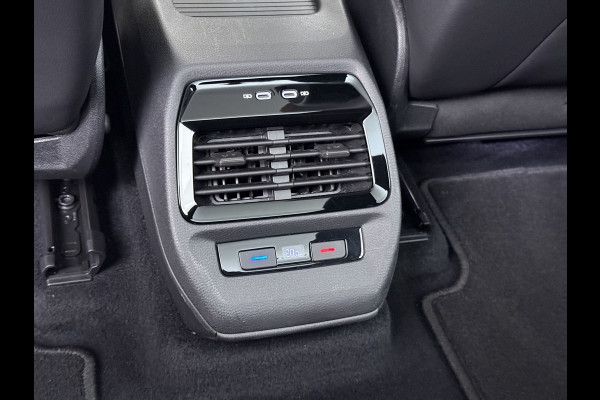 Volkswagen ID.4 82kWh 204PK Trekhaak Panoramadak SOH 90% Camera 3-Zone Ecc Adap.Cruise Matrix Led Led-a-lich dynamisch Apple Carplay Android Auto Isofix Privacy Glas Lmv 20" Led 1.000KG Trekgewicht 1e Eigenaar Origineel Nederlandse Auto