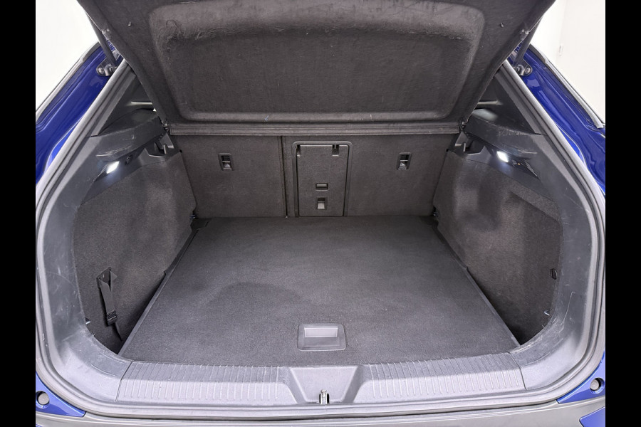 Volkswagen ID.4 82kWh 204PK Trekhaak Panoramadak SOH 90% Camera 3-Zone Ecc Adap.Cruise Matrix Led Led-a-lich dynamisch Apple Carplay Android Auto Isofix Privacy Glas Lmv 20" Led 1.000KG Trekgewicht 1e Eigenaar Origineel Nederlandse Auto