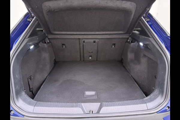 Volkswagen ID.4 82kWh 204PK Trekhaak Panoramadak SOH 90% Camera 3-Zone Ecc Adap.Cruise Matrix Led Led-a-lich dynamisch Apple Carplay Android Auto Isofix Privacy Glas Lmv 20" Led 1.000KG Trekgewicht 1e Eigenaar Origineel Nederlandse Auto