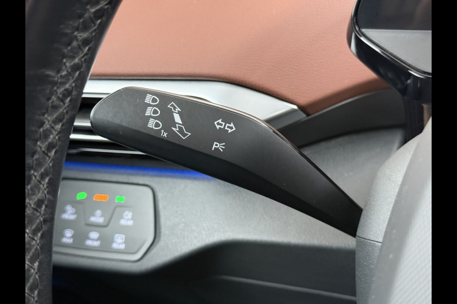Volkswagen ID.4 82kWh 204PK Trekhaak Panoramadak SOH 90% Camera 3-Zone Ecc Adap.Cruise Matrix Led Led-a-lich dynamisch Apple Carplay Android Auto Isofix Privacy Glas Lmv 20" Led 1.000KG Trekgewicht 1e Eigenaar Origineel Nederlandse Auto