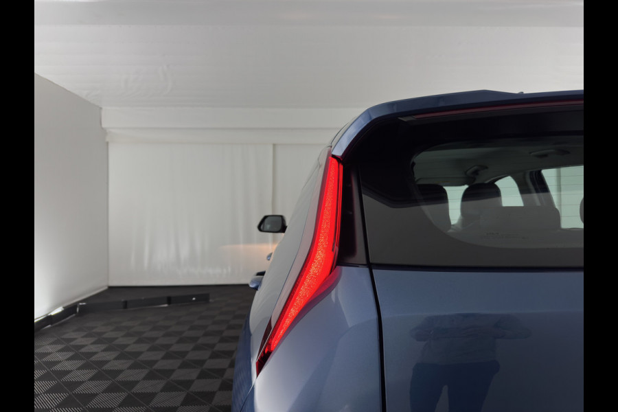 Kia Niro EV DynamicLine 64.8 kWh [3-Fase-11kW] {SoH-100%} (INCL-BTW) Aut. *LEATHER-FABRIC | ADAPTIVE-CRUISE | DIGI-COCKPIT | KEYLESS | CAMERA | DAB | COMFORTSEATS | SHIFTPADDLES | ECC | PDC | CARPLAY | 17''ALU*