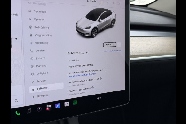 Tesla Model Y RWD 300PK SOH 90% Trekhaak Warmtepomp LFP-Accu Premium-Audio AMD Ryzen™ Camera's Navi Ecc Led Lmv 19" Privacy Glas Leder Stoel+Stuurverwarming Panoramadak Bluetooth Elek.Achterklep 1.600KG Trekgewicht 1e Eigenaar Origineel Nederlandse Auto