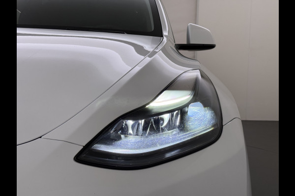 Tesla Model Y RWD 300PK SOH 90% Trekhaak Warmtepomp LFP-Accu Premium-Audio AMD Ryzen™ Camera's Navi Ecc Led Lmv 19" Privacy Glas Leder Stoel+Stuurverwarming Panoramadak Bluetooth Elek.Achterklep 1.600KG Trekgewicht 1e Eigenaar Origineel Nederlandse Auto
