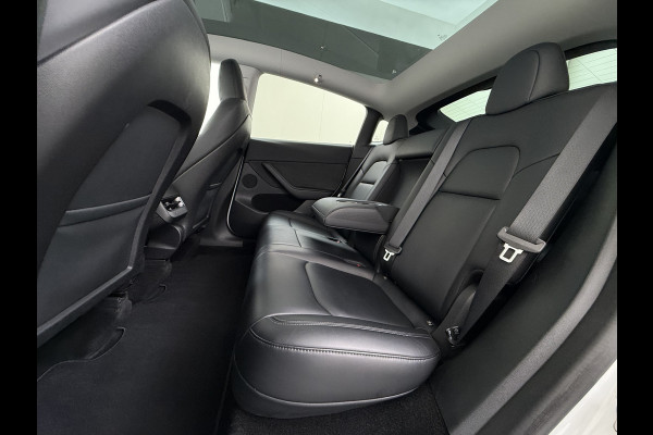 Tesla Model Y RWD 300PK SOH 90% Trekhaak Warmtepomp LFP-Accu Premium-Audio AMD Ryzen™ Camera's Navi Ecc Led Lmv 19" Privacy Glas Leder Stoel+Stuurverwarming Panoramadak Bluetooth Elek.Achterklep 1.600KG Trekgewicht 1e Eigenaar Origineel Nederlandse Auto