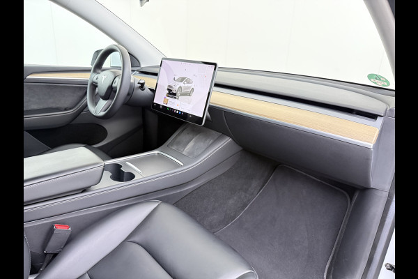 Tesla Model Y RWD 300PK SOH 90% Trekhaak Warmtepomp LFP-Accu Premium-Audio AMD Ryzen™ Camera's Navi Ecc Led Lmv 19" Privacy Glas Leder Stoel+Stuurverwarming Panoramadak Bluetooth Elek.Achterklep 1.600KG Trekgewicht 1e Eigenaar Origineel Nederlandse Auto