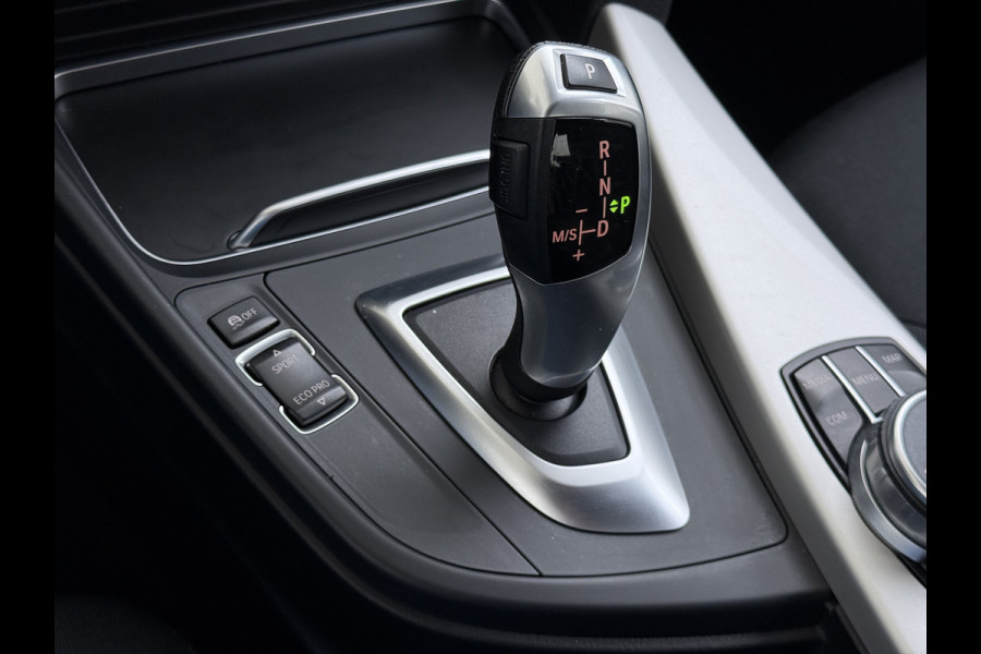 BMW 3-serie 320i 184PK AUT-8 Trekhaak Navi-Pro Ecc Cruise Control Executive Led Lmv 18" I-Drive Regen-Lichtsensor Isofix 1.800KG Trekgewicht Origineel Nederlandse Auto
