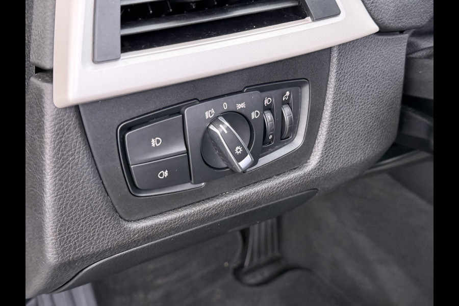BMW 3-serie 320i 184PK AUT-8 Trekhaak Navi-Pro Ecc Cruise Control Executive Led Lmv 18" I-Drive Regen-Lichtsensor Isofix 1.800KG Trekgewicht Origineel Nederlandse Auto
