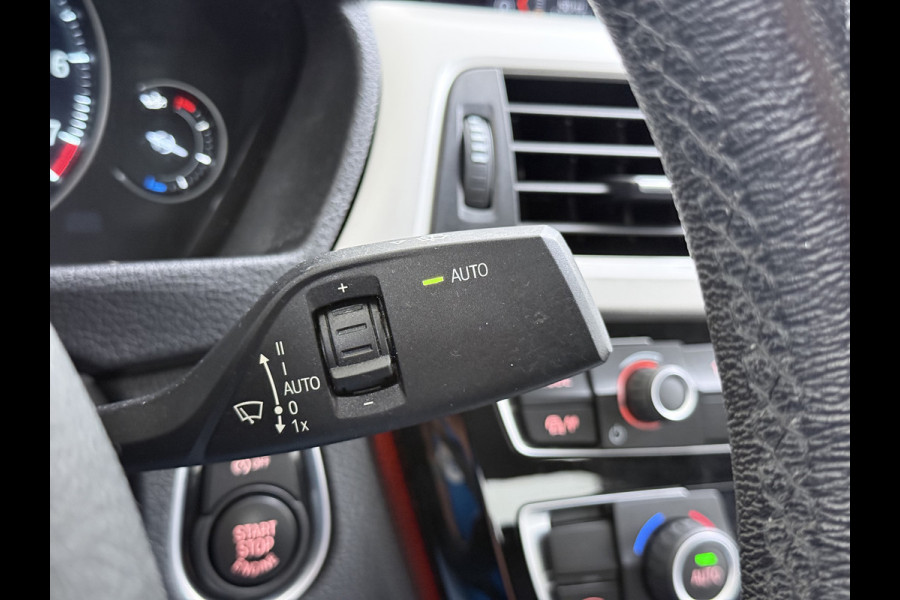 BMW 3-serie 320i 184PK AUT-8 Trekhaak Navi-Pro Ecc Cruise Control Executive Led Lmv 18" I-Drive Regen-Lichtsensor Isofix 1.800KG Trekgewicht Origineel Nederlandse Auto