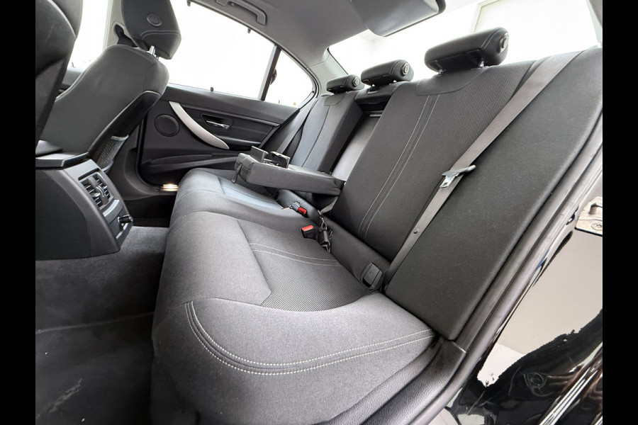 BMW 3-serie 320i 184PK AUT-8 Trekhaak Navi-Pro Ecc Cruise Control Executive Led Lmv 18" I-Drive Regen-Lichtsensor Isofix 1.800KG Trekgewicht Origineel Nederlandse Auto