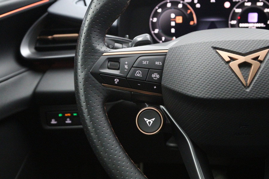 CUPRA Terramar 1.5 TSI e-Hybrid VZ 272 PK Performance PHEV, Panoramadak, Carplay, Stuur-Startknop, Camera