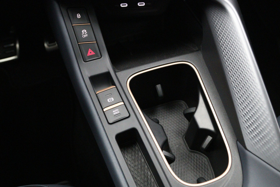 CUPRA Terramar 1.5 TSI e-Hybrid VZ 272 PK Performance PHEV, Panoramadak, Carplay, Stuur-Startknop, Camera