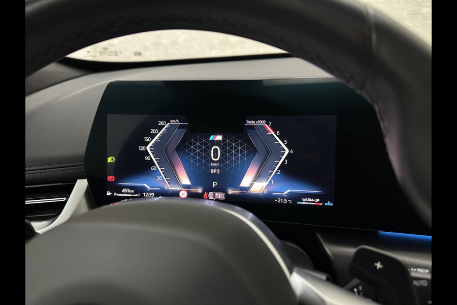 BMW X1 sDrive18i M-Sport | Panorama | Trekhaak | Origineel Nederlands | Sfeerverlichting | Carplay | 19 inch | Getint Glas | DAB | Sportstoelen | Camera | Autom. Achterklep |