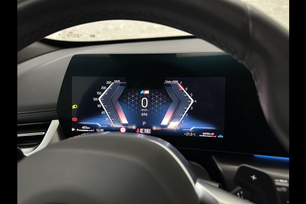 BMW X1 sDrive18i M-Sport | Panorama | Trekhaak | Origineel Nederlands | Sfeerverlichting | Carplay | 19 inch | Getint Glas | DAB | Sportstoelen | Camera | Autom. Achterklep |