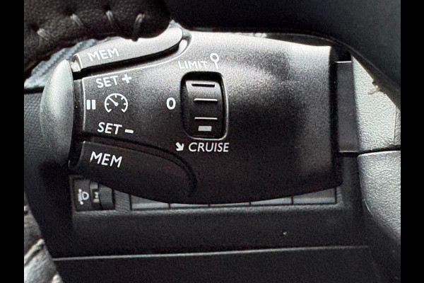 Peugeot e-2008 EV Allure 54 kWh Parkeerhulp/Carplay-Android/Warmtepomp/Cruise-control