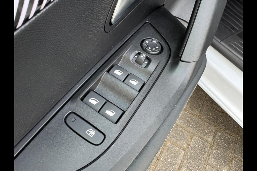 Peugeot e-2008 EV Allure 54 kWh Parkeerhulp/Carplay-Android/Warmtepomp/Cruise-control
