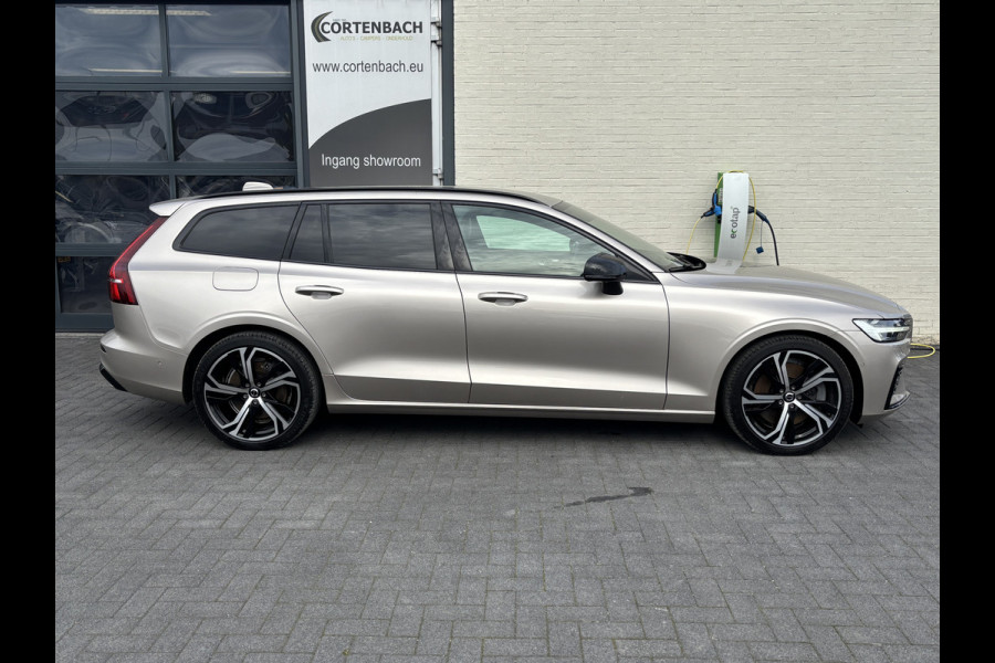 Volvo V60 2.0 T8 Plug-in hybrid AWD Plus Dark | Zwenkbare trekhaak | Adaptieve cruise | Memory  | Blis | Harman Kardon |