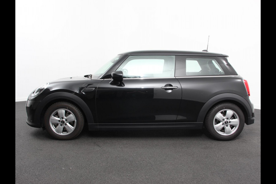 MINI Cooper 1.5 3-Deurs 136pk Automaat Essential Trim Climate control Navigatie Cruise control LED Parkeersensoren Apple carplay/ Android Auto Lichtmetalen velgen