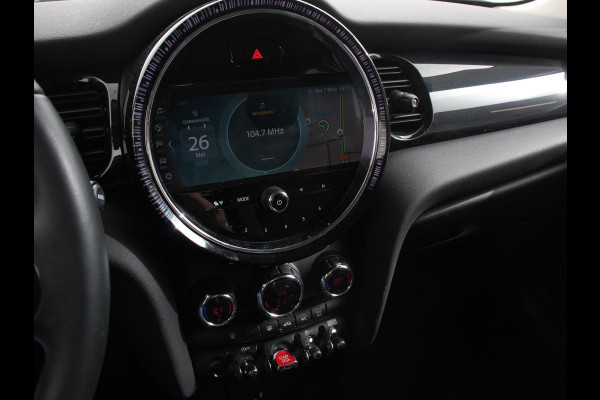 MINI Cooper 1.5 3-Deurs 136pk Automaat Essential Trim Climate control Navigatie Cruise control LED Parkeersensoren Apple carplay/ Android Auto Lichtmetalen velgen
