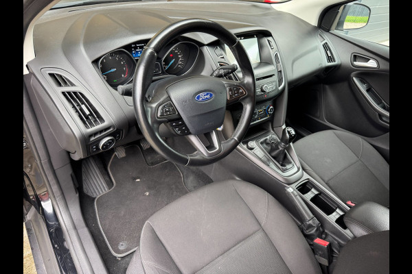 Ford Focus 1.0 Lease Edition / NWE DISTR.RIEM !! / VOORRUITVERW. / ALL-SEASON / CRUISE / BLUET. / CARPLAY / PRIVACY GLASS / '16 !