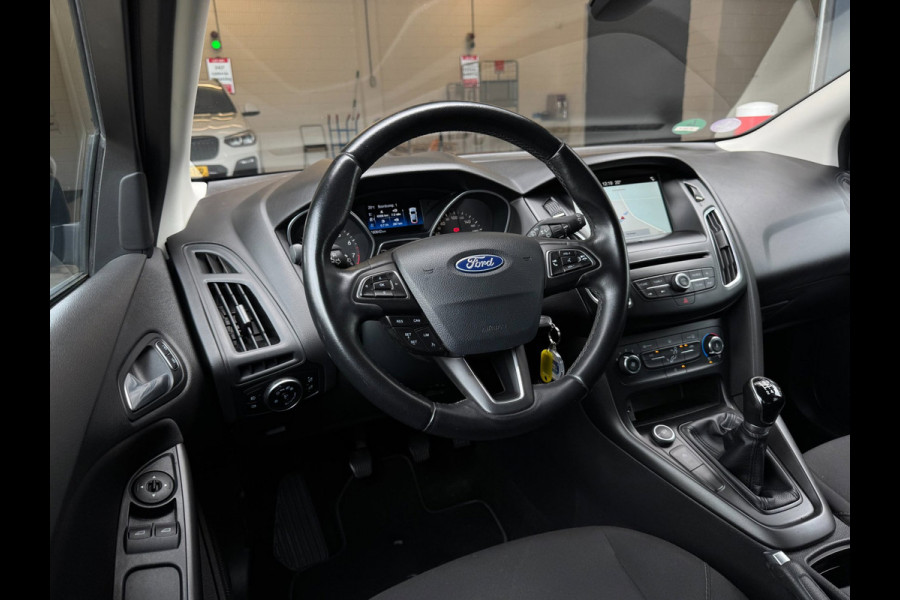 Ford Focus 1.0 Lease Edition / NWE DISTR.RIEM !! / VOORRUITVERW. / ALL-SEASON / CRUISE / BLUET. / CARPLAY / PRIVACY GLASS / '16 !