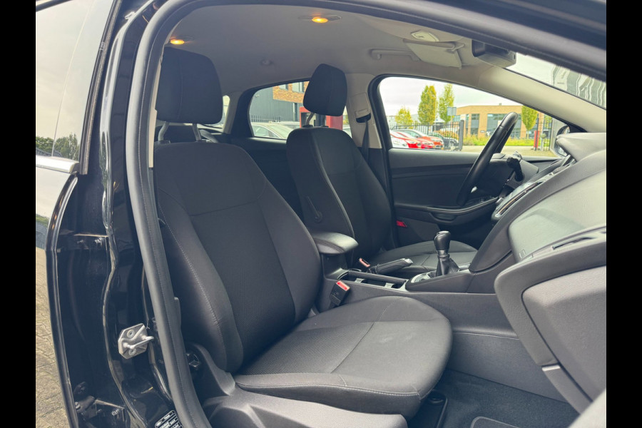 Ford Focus 1.0 Lease Edition / NWE DISTR.RIEM !! / VOORRUITVERW. / ALL-SEASON / CRUISE / BLUET. / CARPLAY / PRIVACY GLASS / '16 !