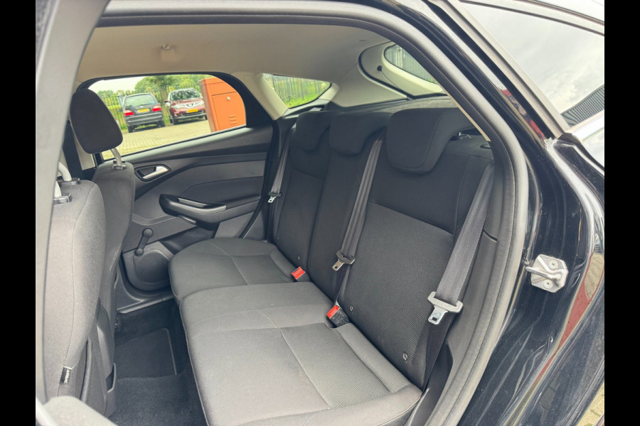 Ford Focus 1.0 Lease Edition / NWE DISTR.RIEM !! / VOORRUITVERW. / ALL-SEASON / CRUISE / BLUET. / CARPLAY / PRIVACY GLASS / '16 !
