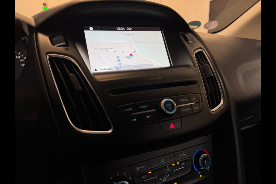 Ford Focus 1.0 Lease Edition / NWE DISTR.RIEM !! / VOORRUITVERW. / ALL-SEASON / CRUISE / BLUET. / CARPLAY / PRIVACY GLASS / '16 !