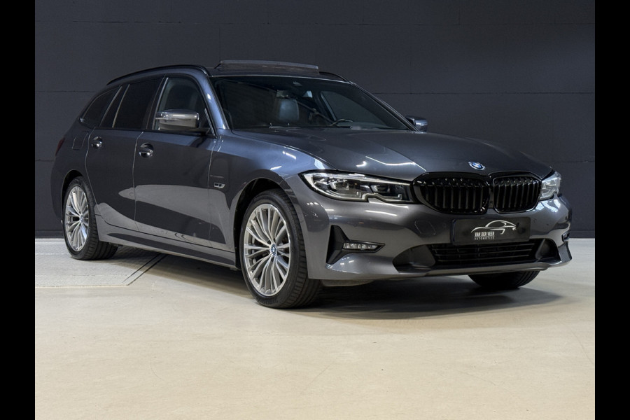 BMW 3 Serie Touring 320e Business Edition Plus | Panoramadak | Wegkl. trekhaak | Vol leder
