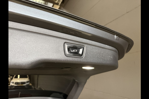 BMW 3 Serie Touring 320e Business Edition Plus | Panoramadak | Wegkl. trekhaak | Vol leder