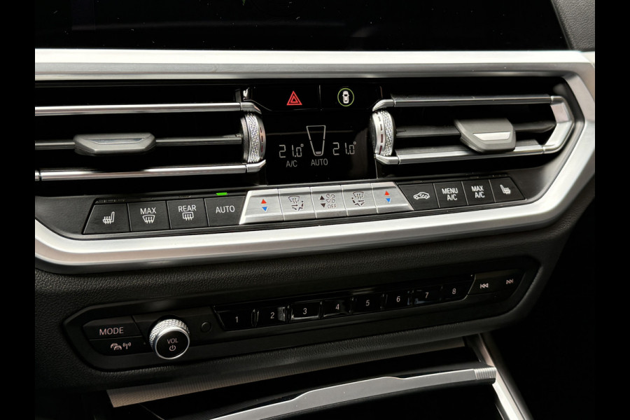 BMW 3 Serie Touring 320e Business Edition Plus | Panoramadak | Wegkl. trekhaak | Vol leder