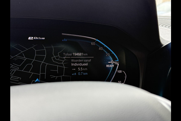 BMW 3 Serie Touring 320e Business Edition Plus | Panoramadak | Wegkl. trekhaak | Vol leder