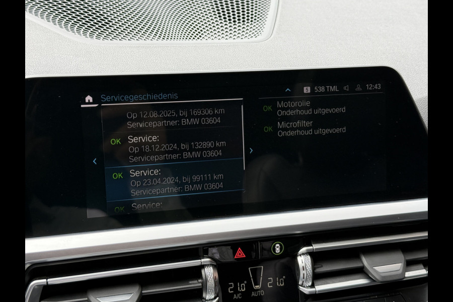 BMW 3 Serie Touring 320e Business Edition Plus | Panoramadak | Wegkl. trekhaak | Vol leder