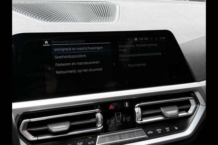 BMW 3 Serie Touring 320e Business Edition Plus | Panoramadak | Wegkl. trekhaak | Vol leder