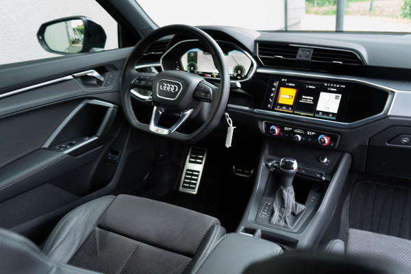 Audi Q3 Sportback 45 TFSI e S-Line / Full LED/ Camera/ 20 Inch/ Leder Alcantara/ 180kW