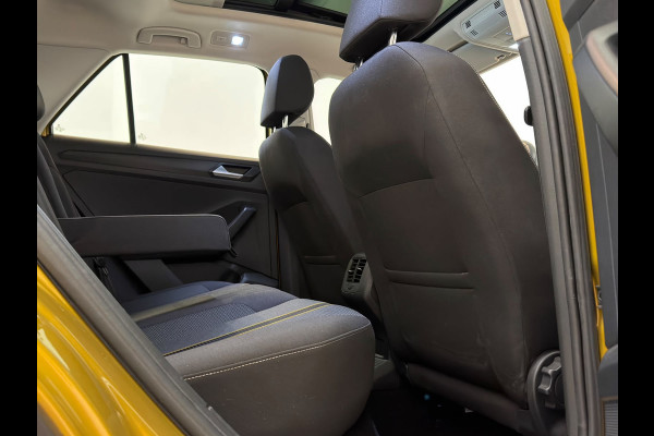 Volkswagen T-Roc 1.0 TSI Style / Pano / Trekhaak / Virtual