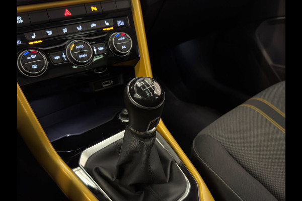 Volkswagen T-Roc 1.0 TSI Style / Pano / Trekhaak / Virtual