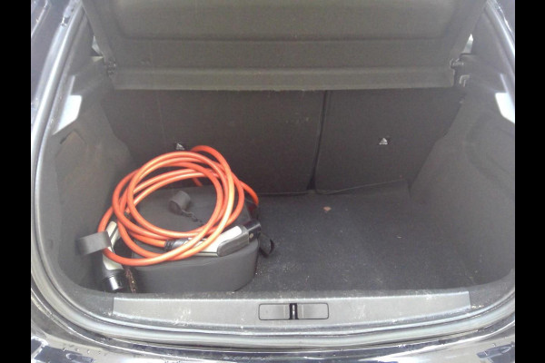 Peugeot e-208 EV GT Pack 50 kWh Verwacht! | SOH 94,3 % | Navigatie | Parkeersensoren |