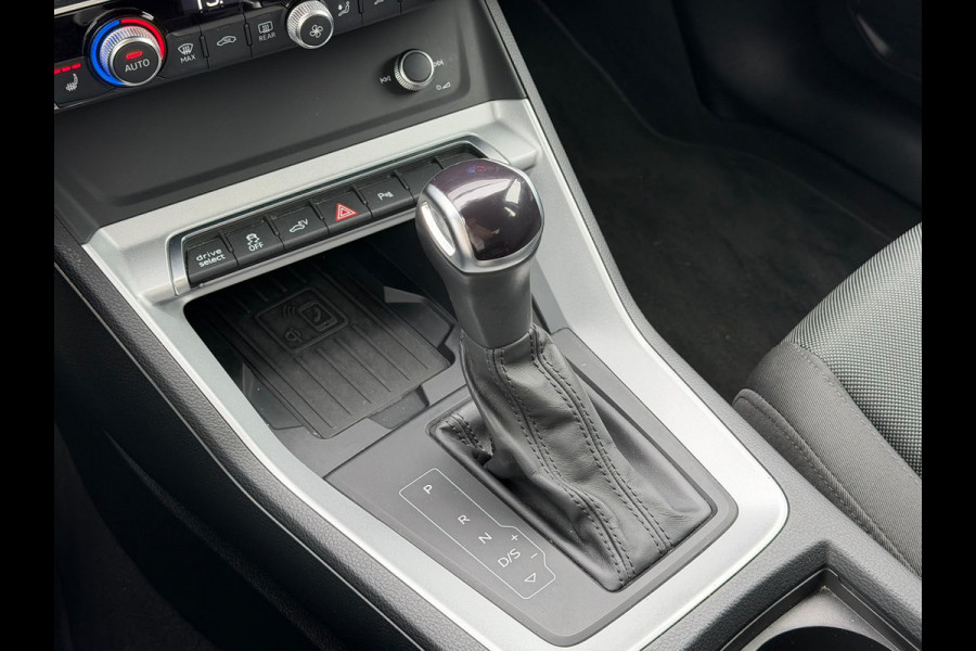 Audi Q3 45 TFSI e Advanced edition | Stoelverwarming | Navigatie | Parkeersensoren | Adaptive Cruise Control | Matrix LED | DAB | Parkeersensoren | Nanograu | SOH 95%