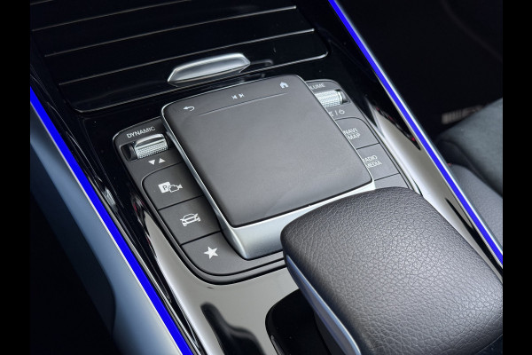 Mercedes-Benz EQB 250 AMG Night Line 7-Persoons Premium plus SOH 95% Panoramadak Adap.Cruise Head-Up Display Lmv 20" Elek.Stoelen+Memory+Verwarmd  Actieve park-assist Licht en zichtpakket Led Privacy Glas DAB 1e Eigenaar Dealeronderhouden Origineel Nederlandse Auto