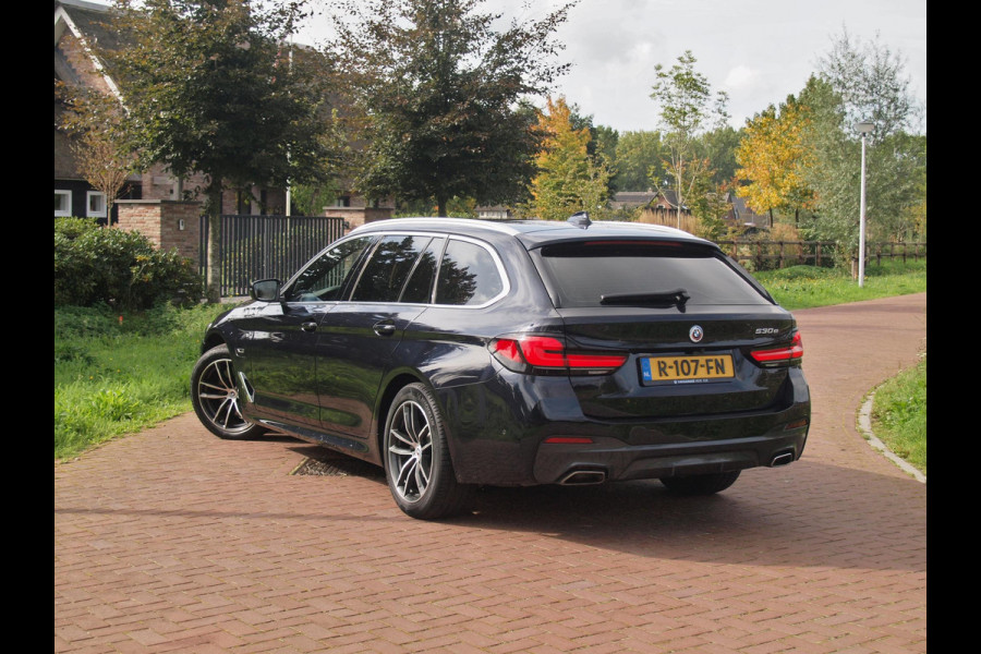 BMW 5 Serie Touring 530e Business Edition Plus | M-Pakket | Head-Up Display | LED-Laser | Camera | Sfeerverlichting | ACC | NL-Auto |