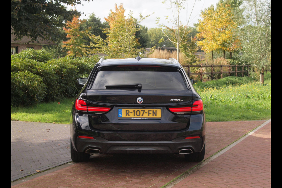 BMW 5 Serie Touring 530e Business Edition Plus | M-Pakket | Head-Up Display | LED-Laser | Camera | Sfeerverlichting | ACC | NL-Auto |