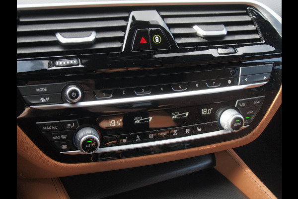BMW 5 Serie Touring 530e Business Edition Plus | M-Pakket | Head-Up Display | LED-Laser | Camera | Sfeerverlichting | ACC | NL-Auto |