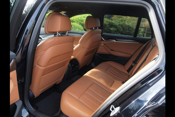 BMW 5 Serie Touring 530e Business Edition Plus | M-Pakket | Head-Up Display | LED-Laser | Camera | Sfeerverlichting | ACC | NL-Auto |