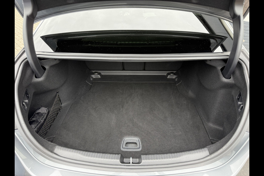 Mercedes-Benz C-Klasse 200 AMG Line | Navi | CarPlay | Camera | Laser LED | 18 inch